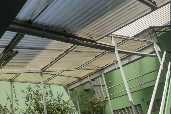 Cobertura retrátil instalada pela Charme Toldos